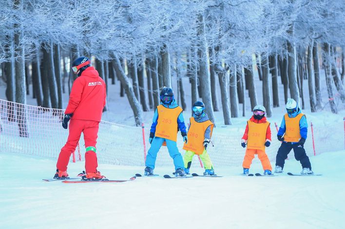 查看万龙滑雪场冬令营价格